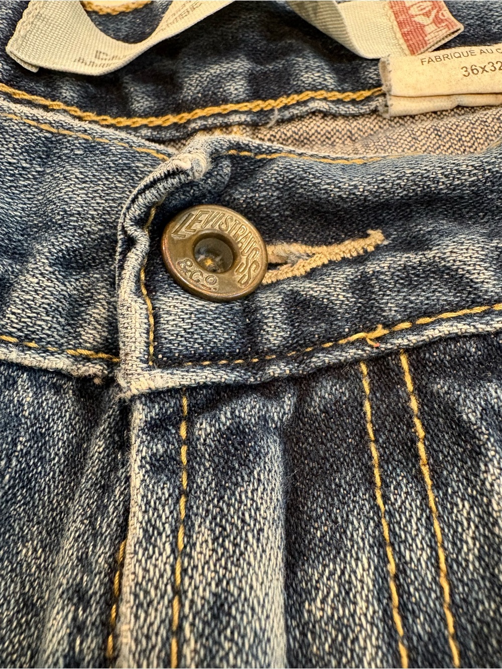 Y2K Levi’s Jeans Distressed Thrashed Size 36x32 Baggy Straight Leg Denim - Picture 7 of 16
